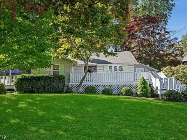 12 Grove Ter, Sparta, NJ 07871