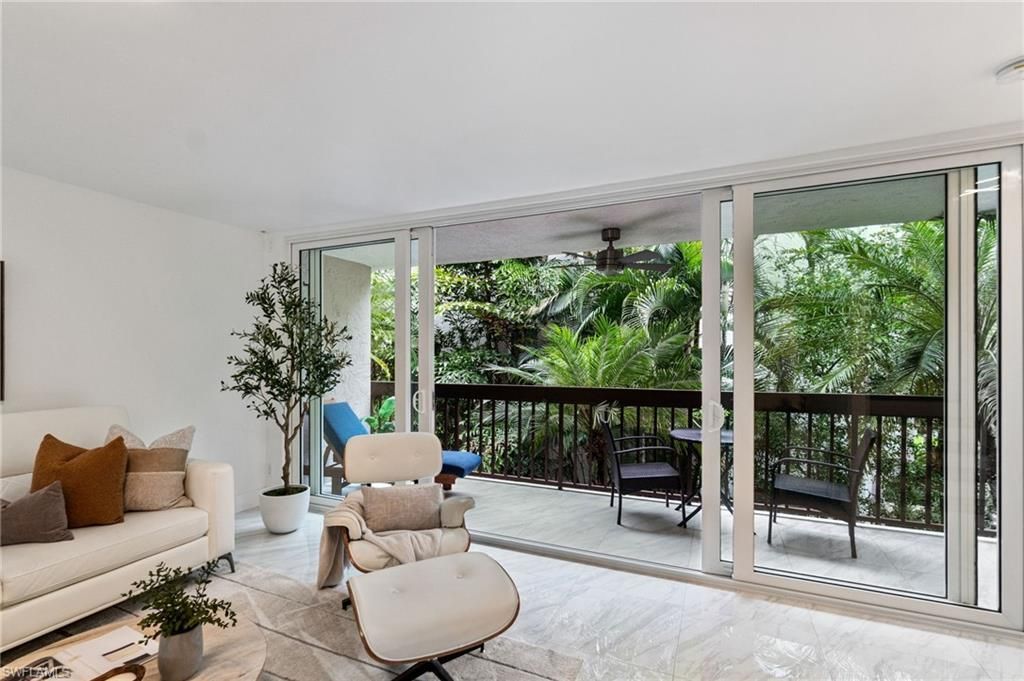 995 9th Ave S, Unit 4, Naples, FL 34102 Photo