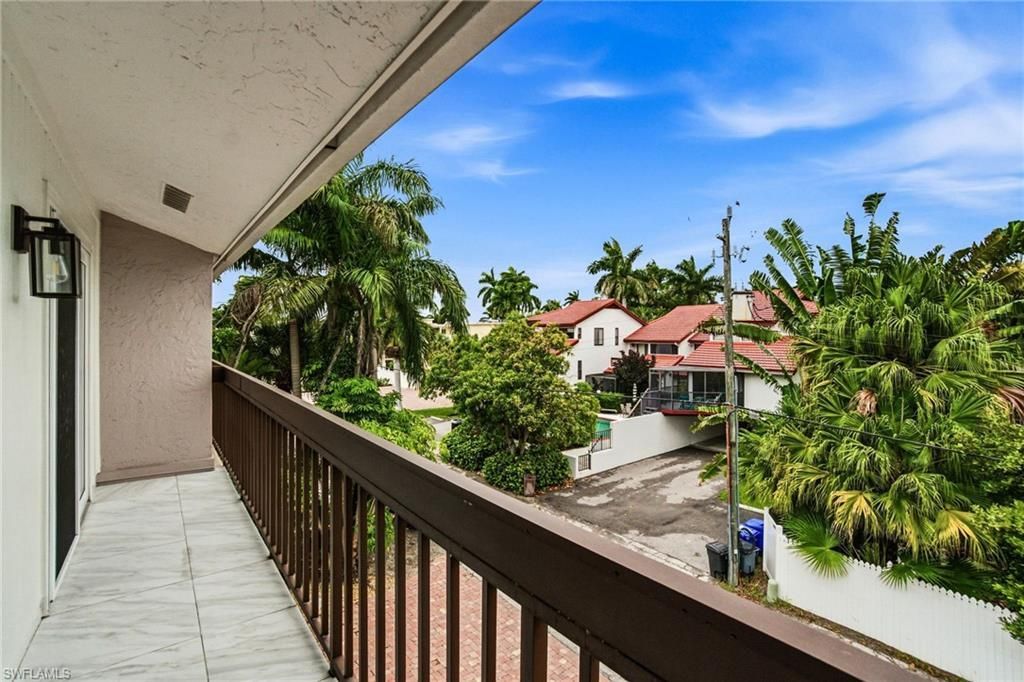 995 9th Ave S, Unit 4, Naples, FL 34102 Photo