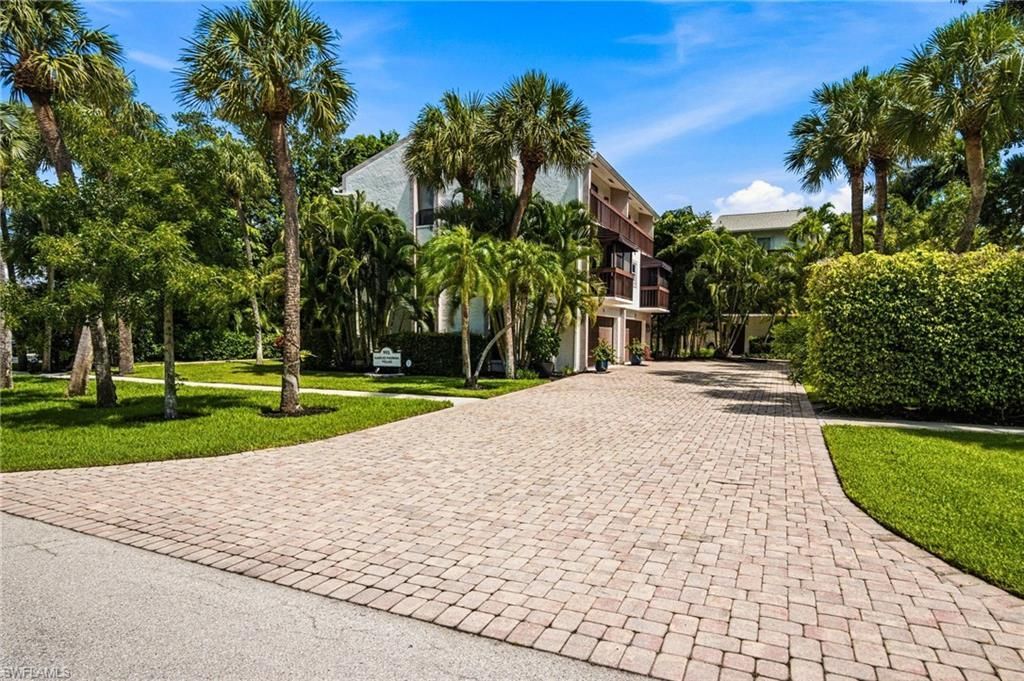 995 9th Ave S, Unit 4, Naples, FL 34102 Photo