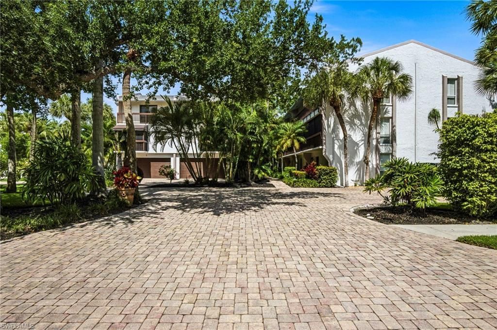 995 9th Ave S, Unit 4, Naples, FL 34102 Photo