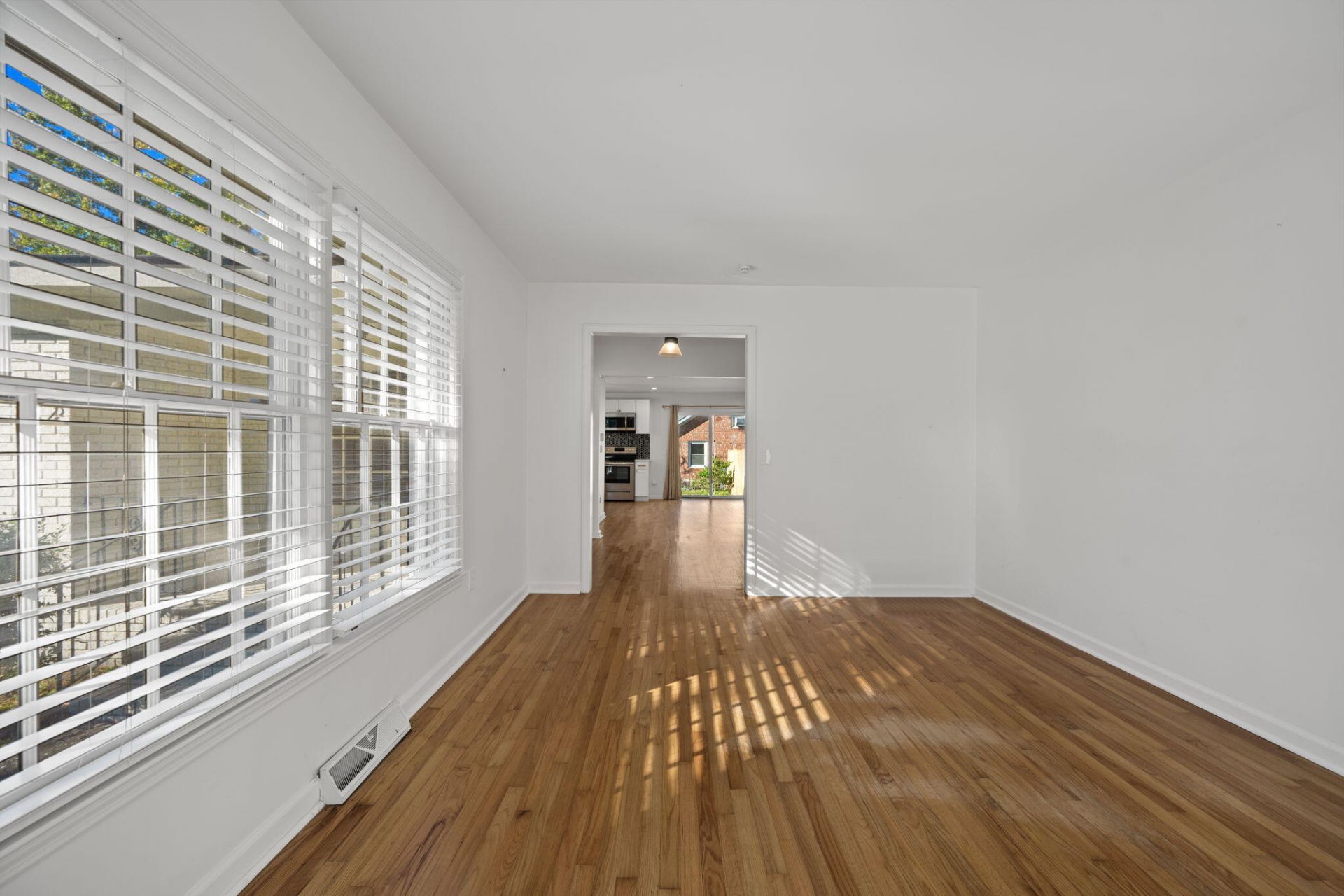2 Ravenna Avenue Photo 10