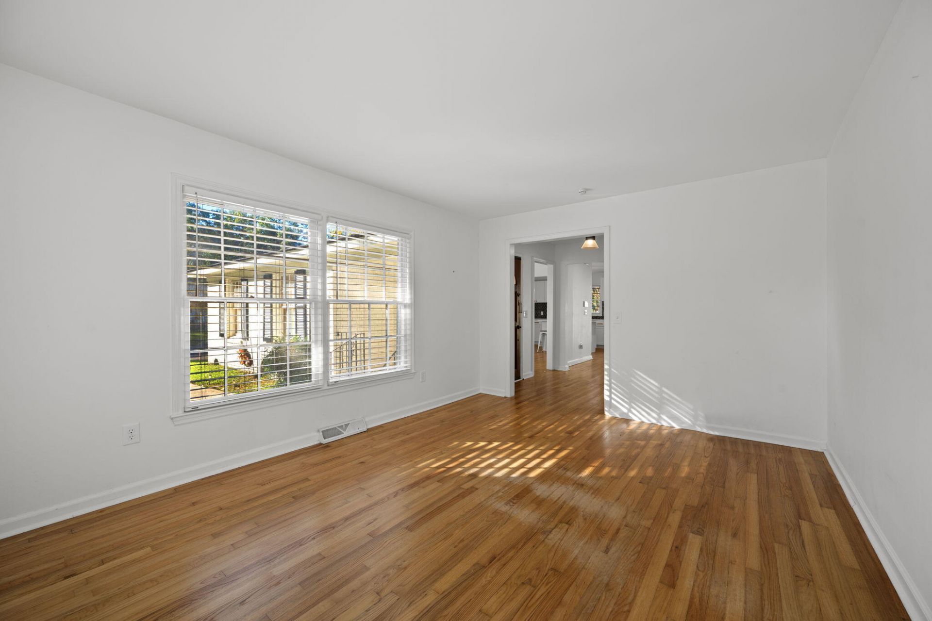2 Ravenna Avenue Photo 11