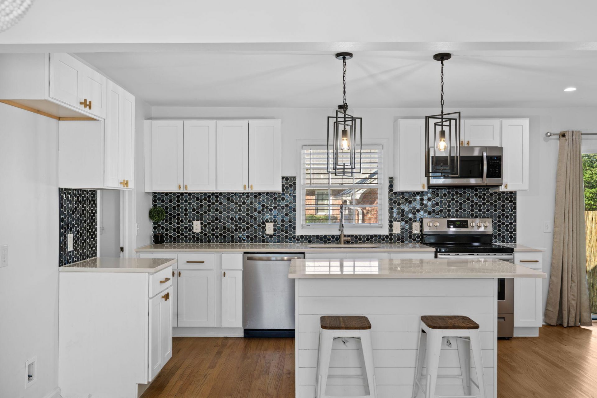 2 Ravenna Avenue Photo 16