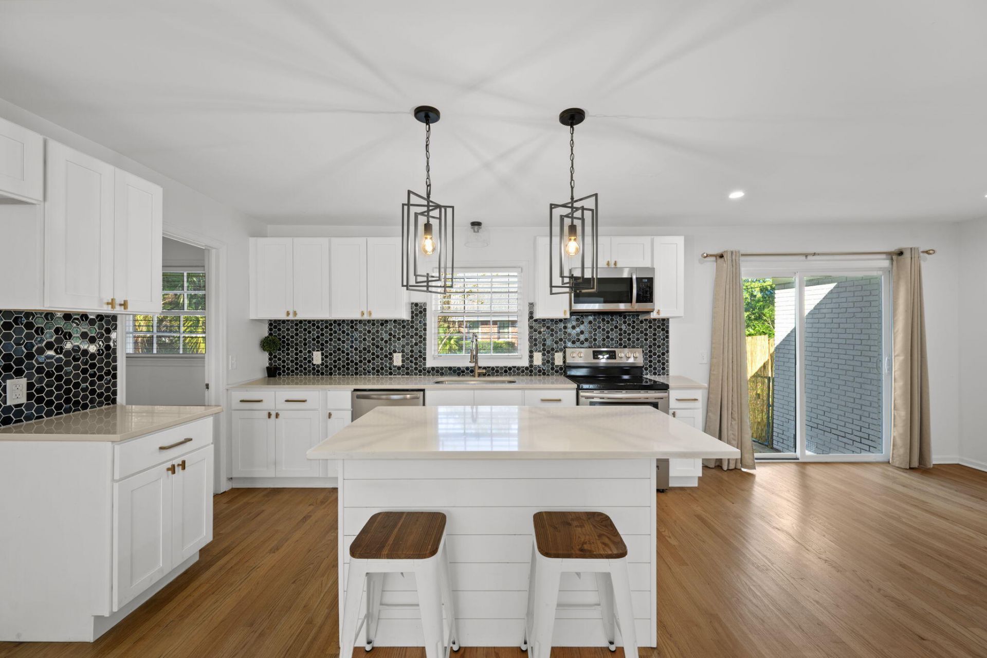 2 Ravenna Avenue Photo 20