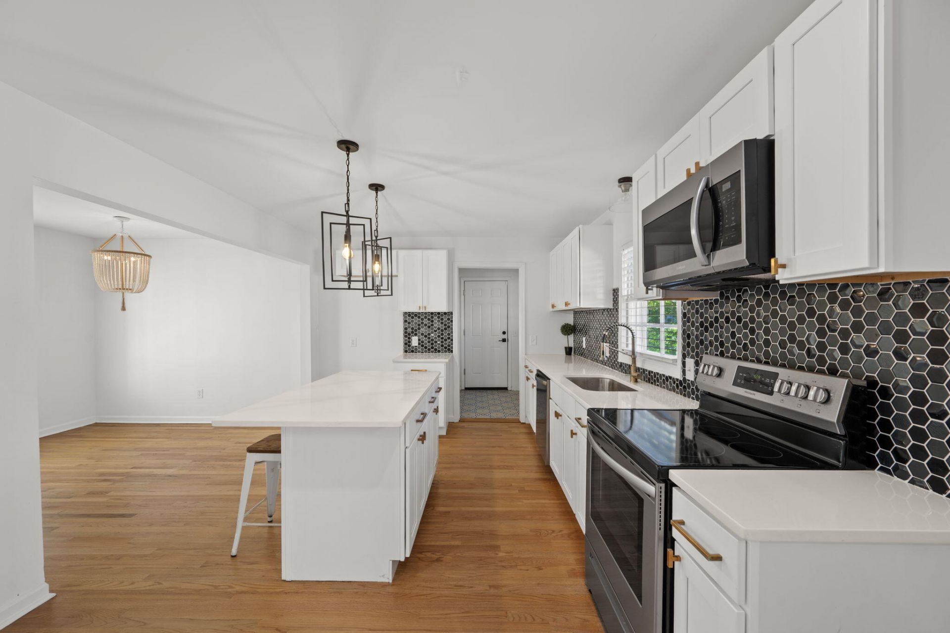 2 Ravenna Avenue Photo 22