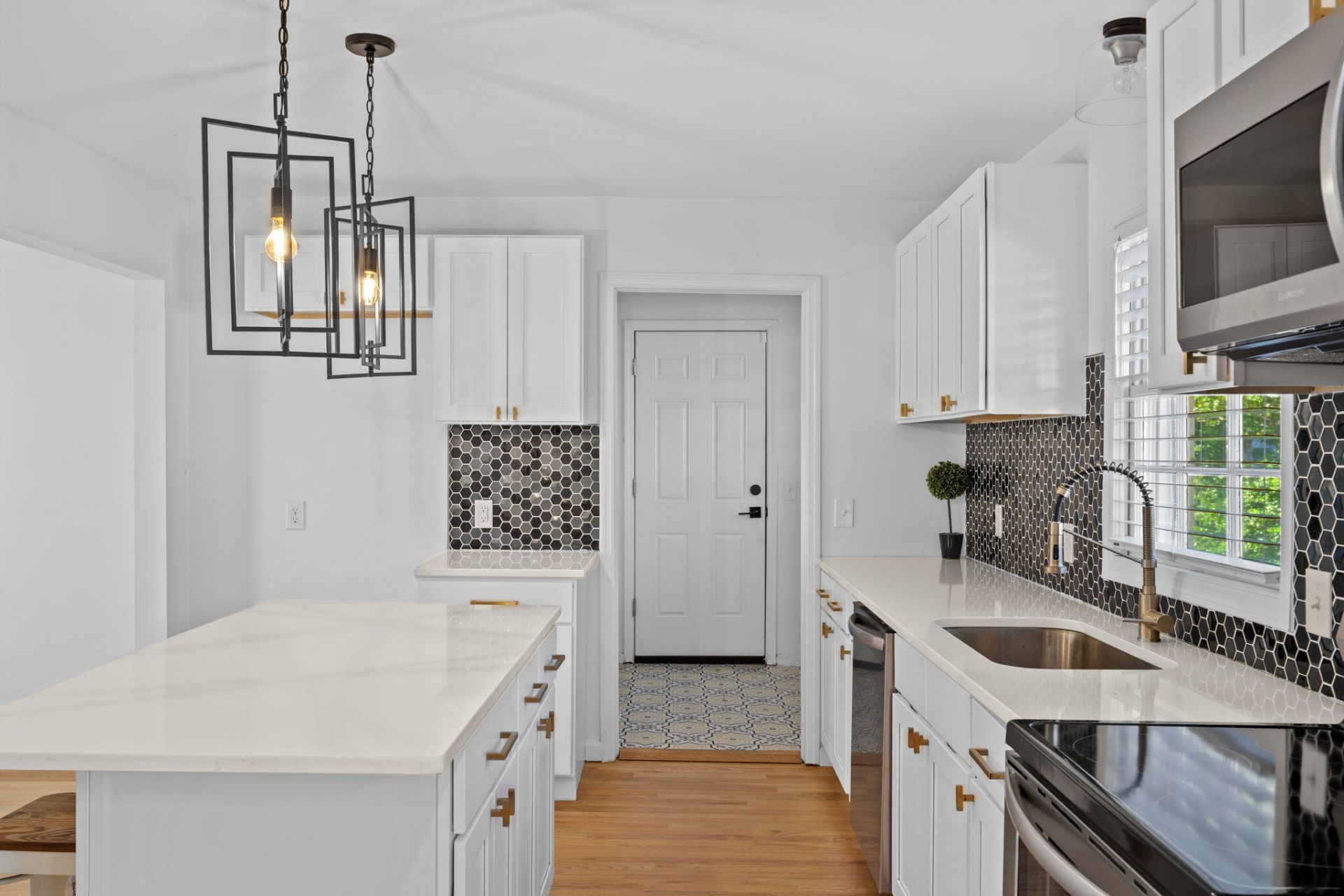 2 Ravenna Avenue Photo 23