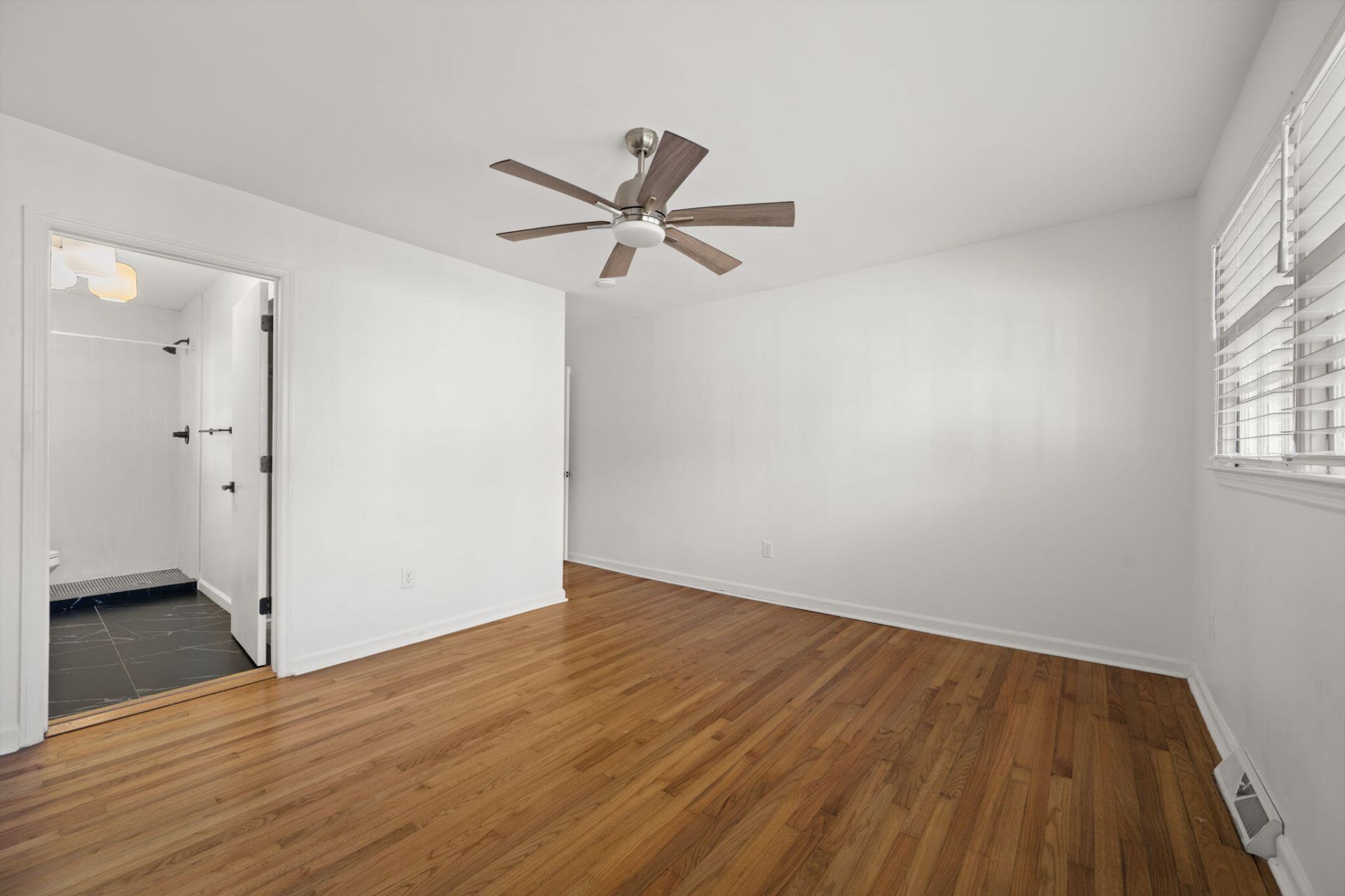 2 Ravenna Avenue Photo 31