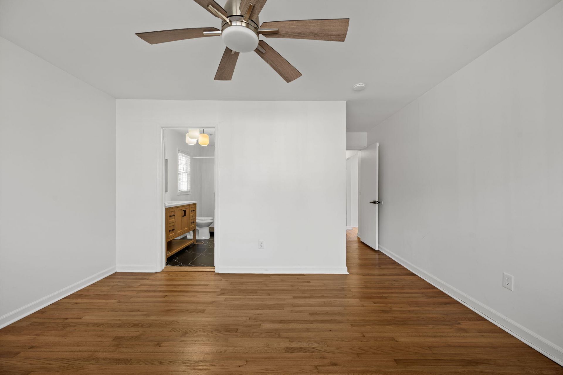 2 Ravenna Avenue Photo 32