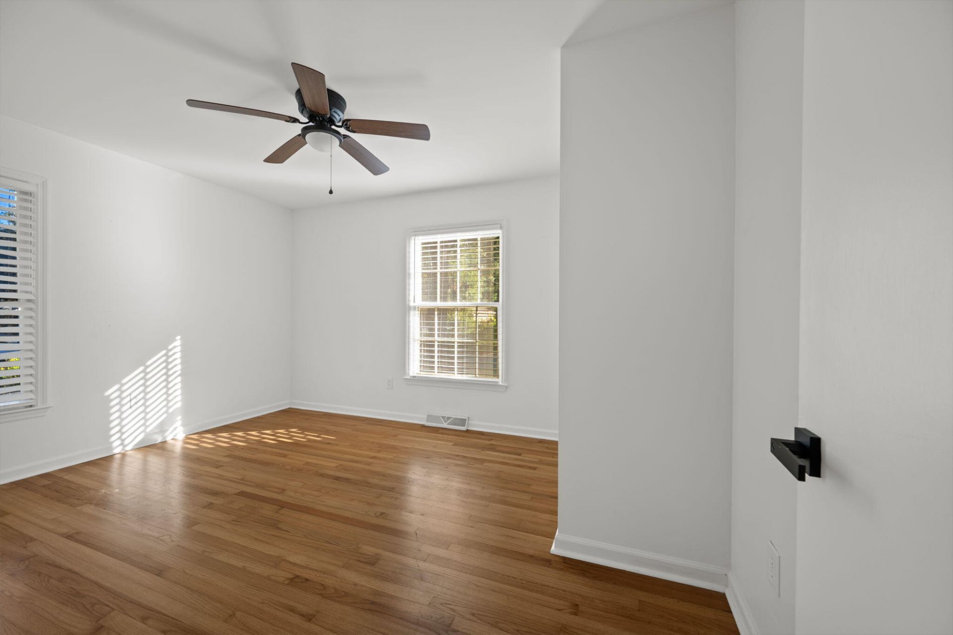 2 Ravenna Avenue Photo 38