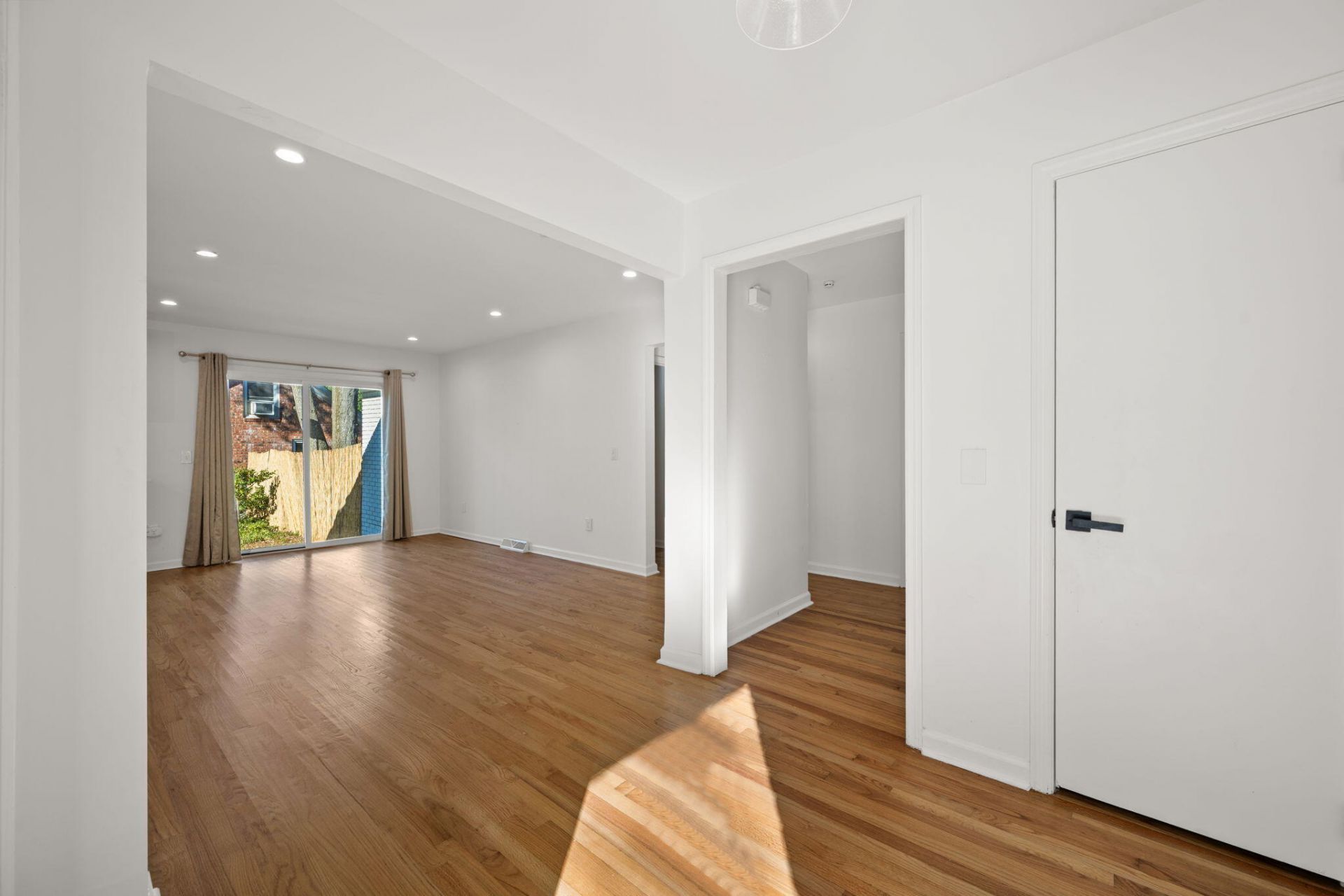 2 Ravenna Avenue Photo 7