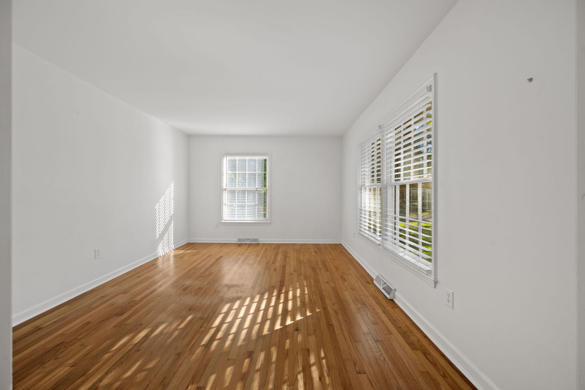2 Ravenna Avenue Photo 8