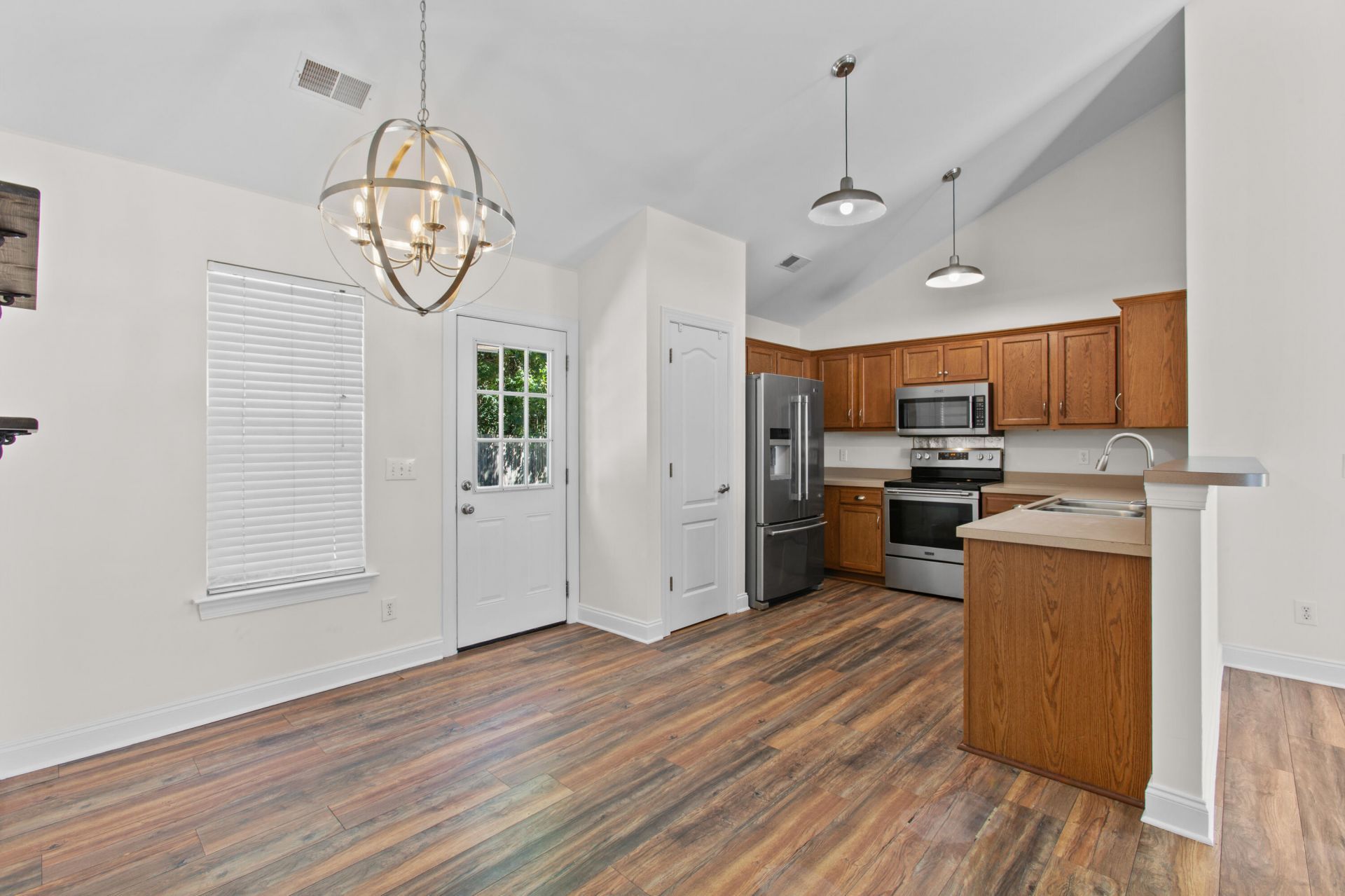 304 Equinox Circle Photo 6