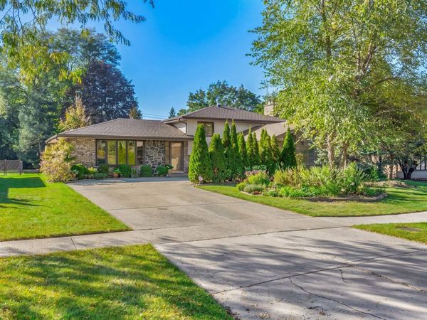 349 79th Street , Willowbrook, IL 60527