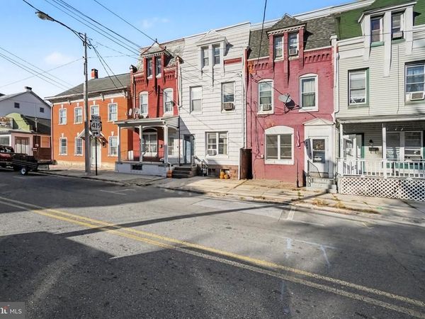 225 W HIGH STREET, WOMELSDORF, PA 19567