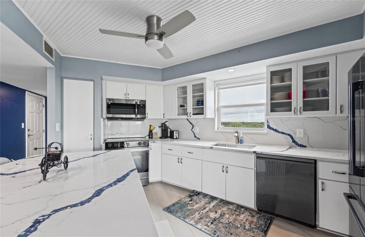 700 Beach Drive Ne, Unit 701, Saint Petersburg, FL 33701 Photo