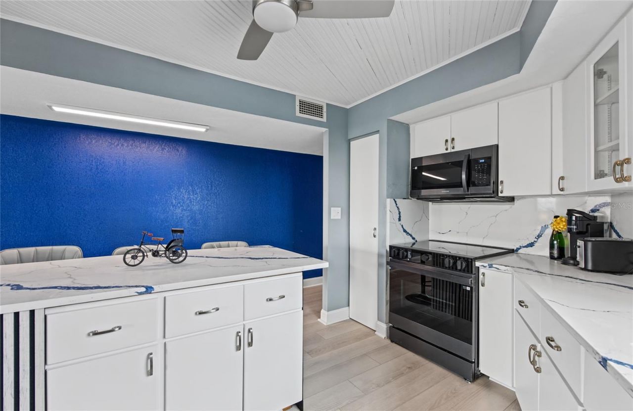 700 Beach Drive Ne, Unit 701, Saint Petersburg, FL 33701 Photo