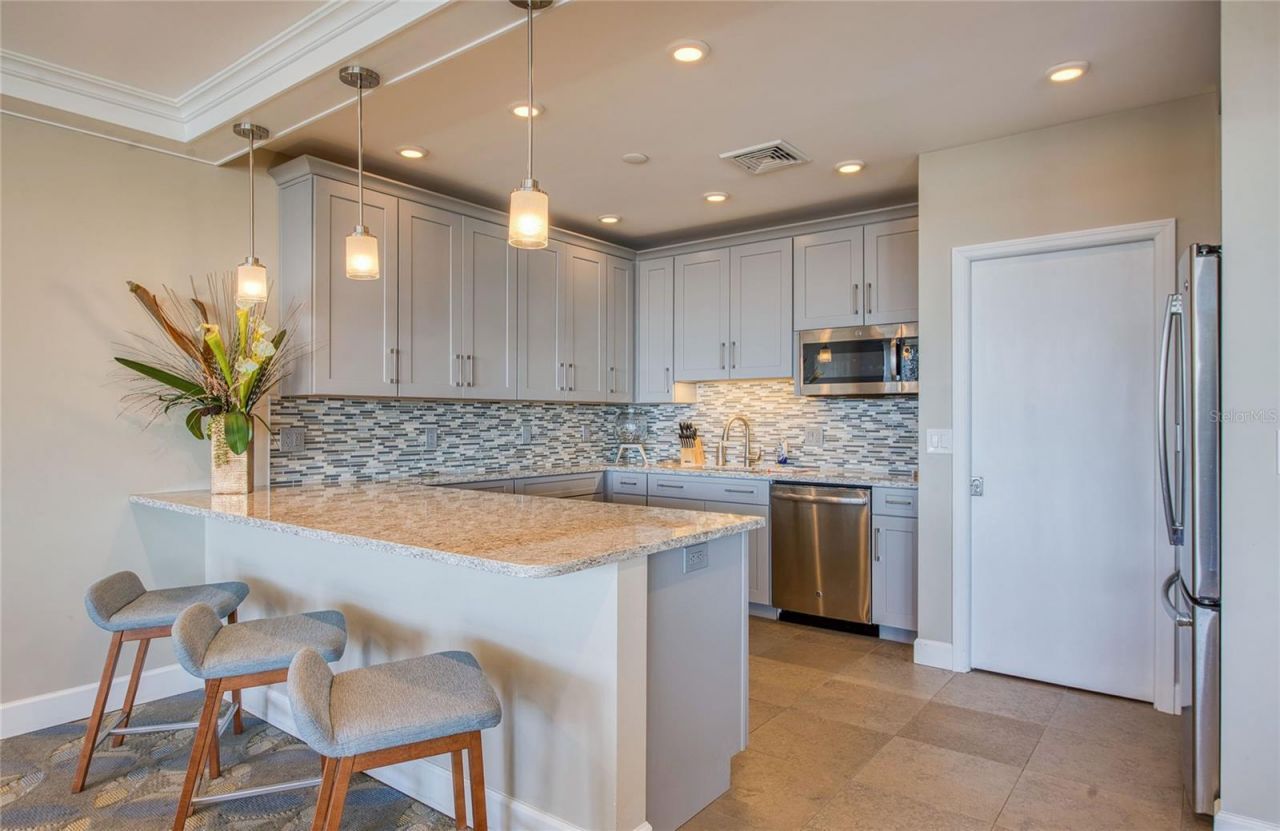 700 Beach Drive Ne, Unit 701, Saint Petersburg, FL 33701 Photo