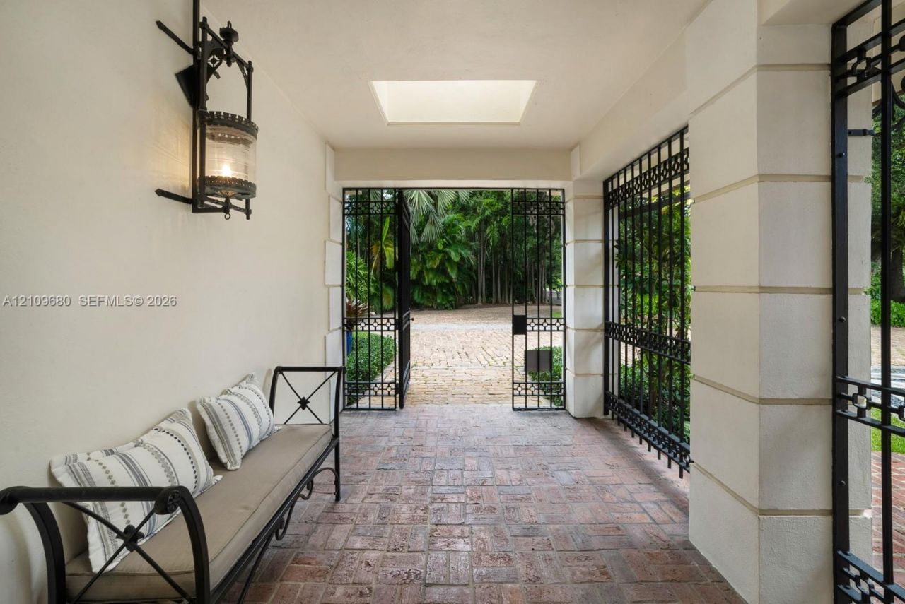 4100 Bay Point Rd , Miami, FL 33137 Photo