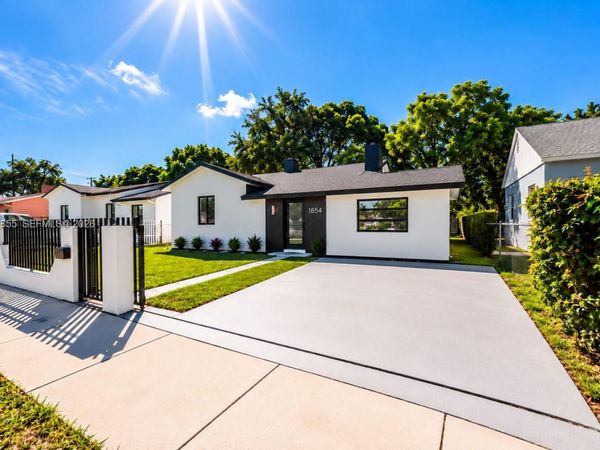 854 NW 76th St, Miami, FL 33150