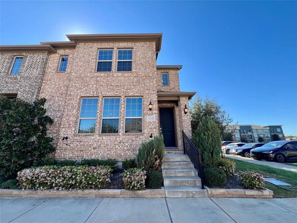935 Ponds Edge Lane, Euless, TX 76040