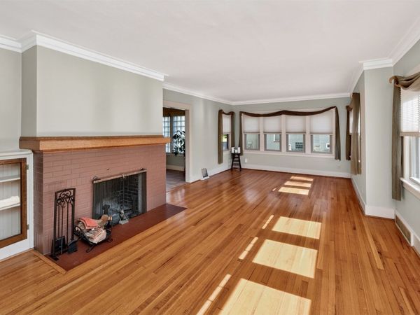 4237 Ingersoll Avenue, Des Moines, IA 50312