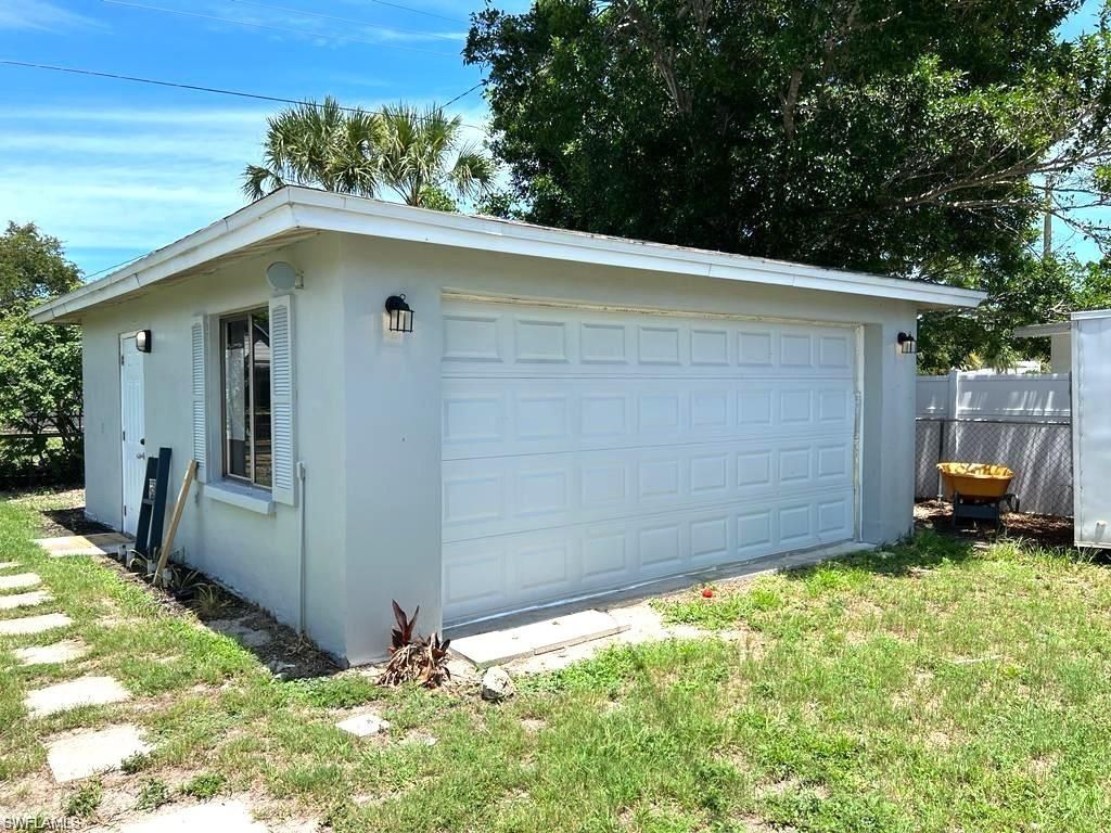 883 Coconut Cir E, Naples, FL 34104 Photo