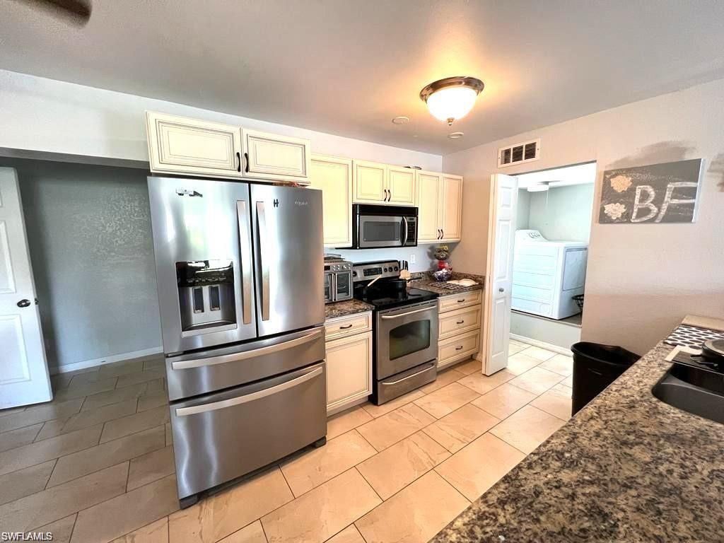 883 Coconut Cir E, Naples, FL 34104 Photo