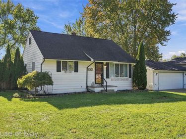 110 Briscoe Boulevard, Waterford Township, Mi 48327