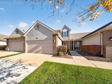 193 Newberry Lane, Unit 103, Marion Township, Mi 48843