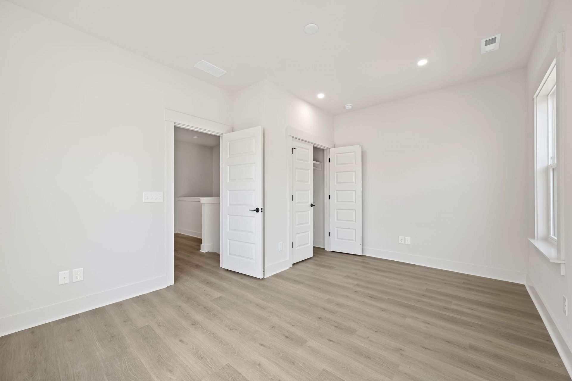 304 Livewell Court Photo 28