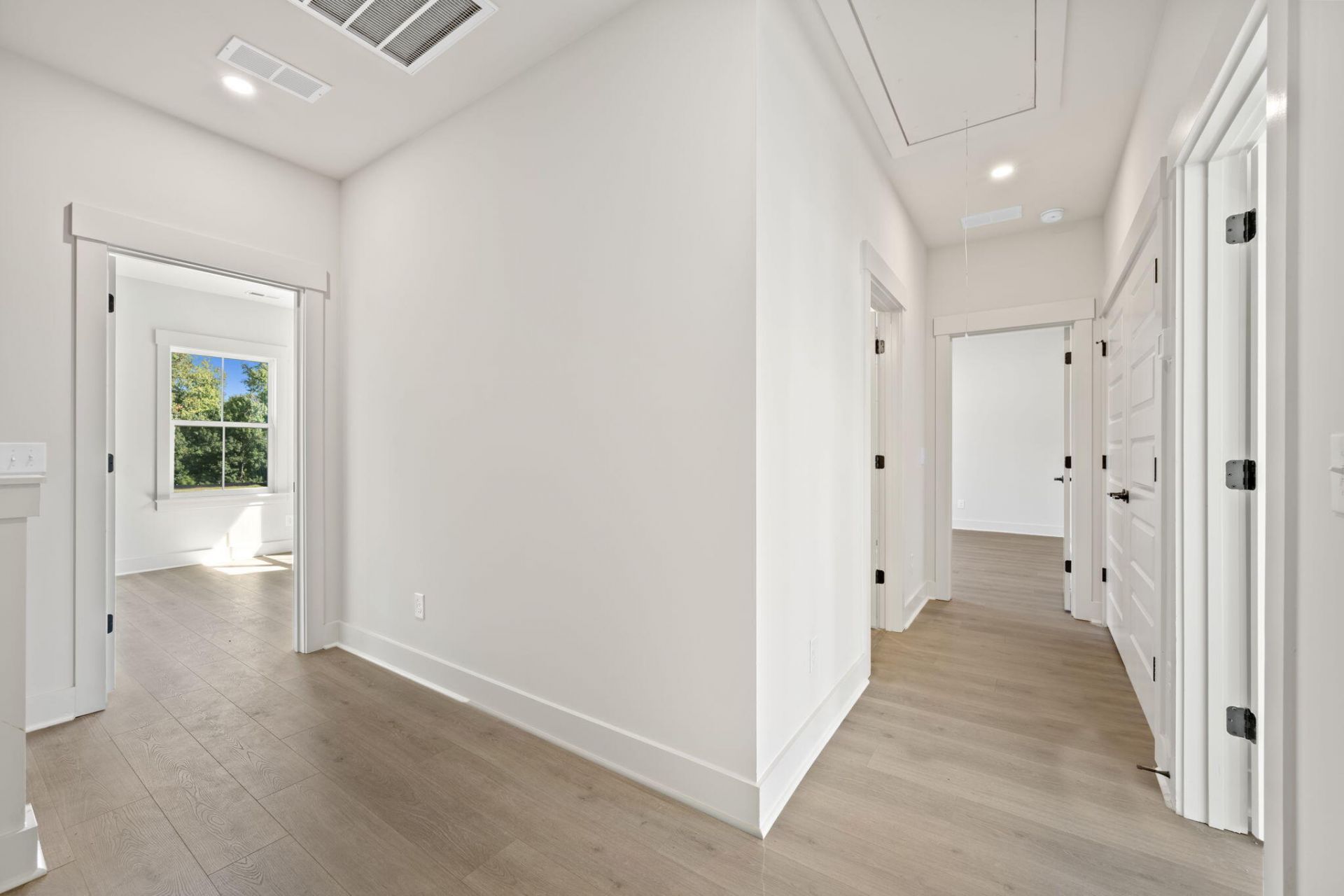 304 Livewell Court Photo 31
