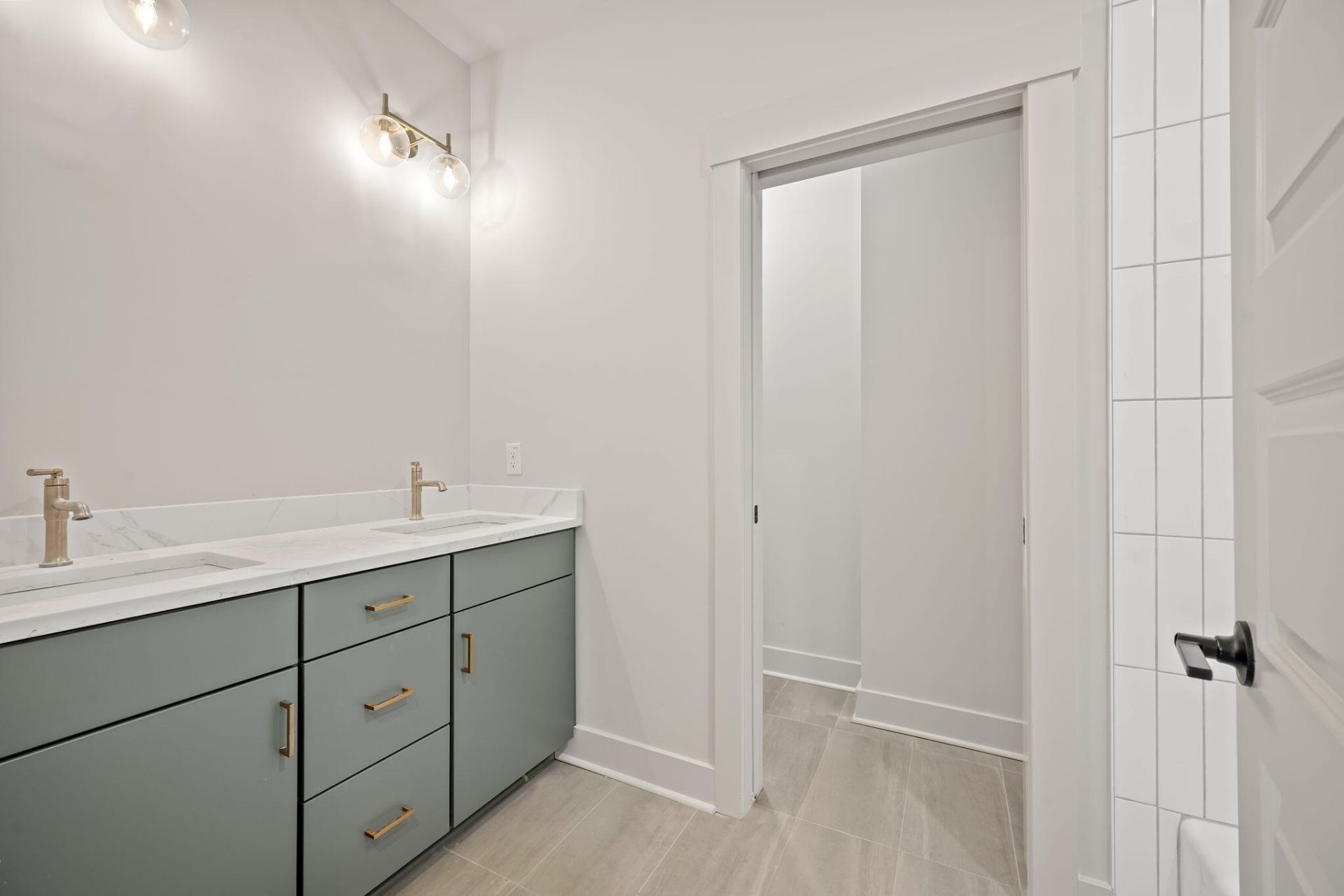 304 Livewell Court Photo 32