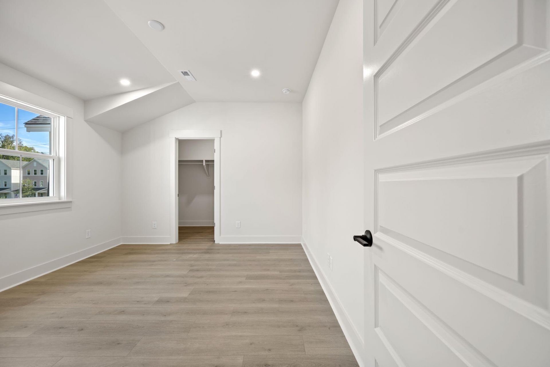 304 Livewell Court Photo 35