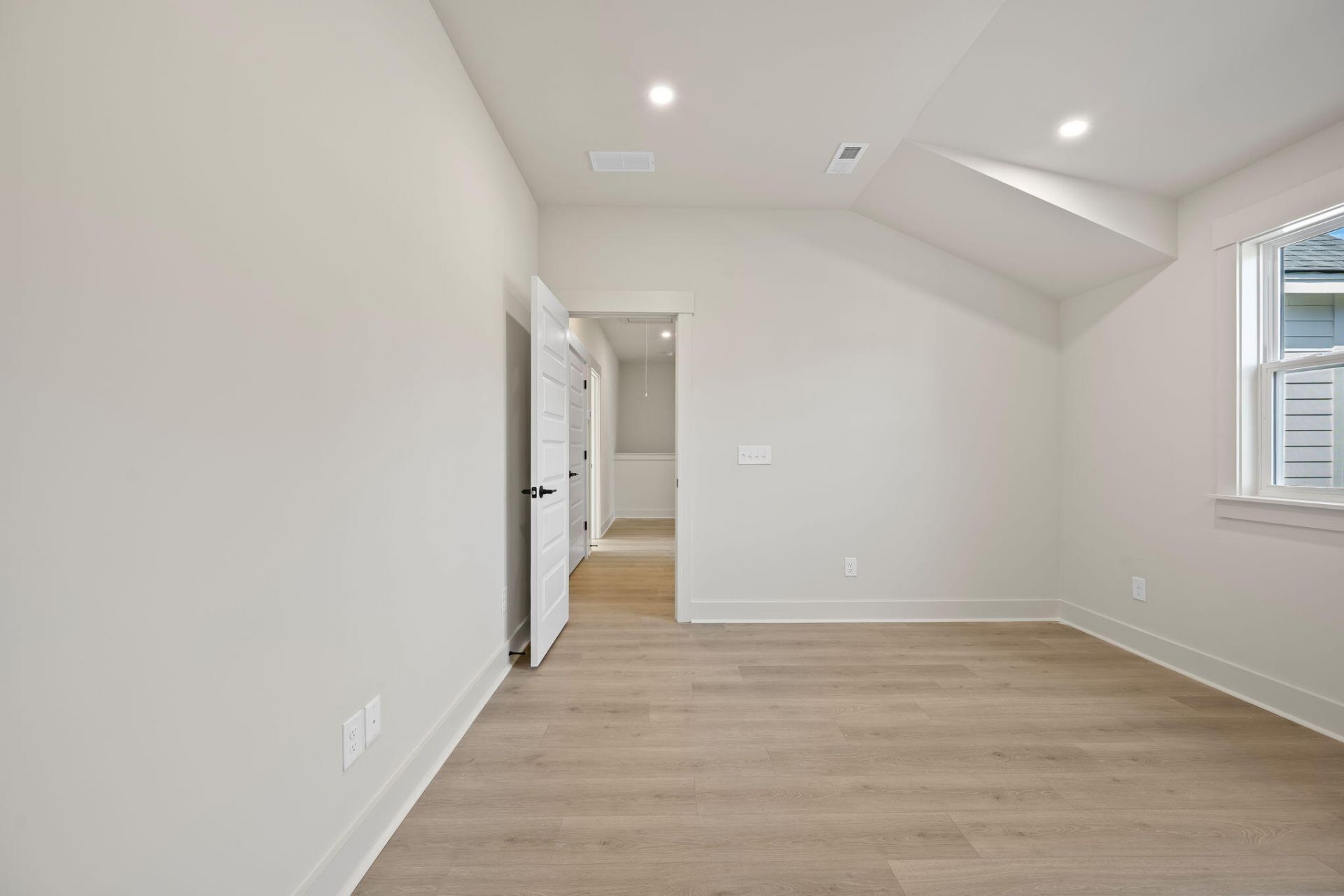 304 Livewell Court Photo 38