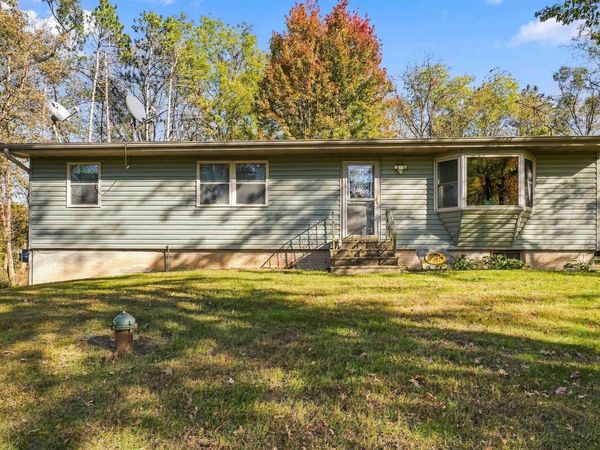 7834 Clark St , Janesville, IA 50647