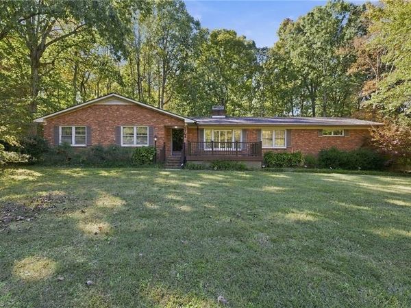 5704 Kings Court , Pleasant Garden, NC 27313