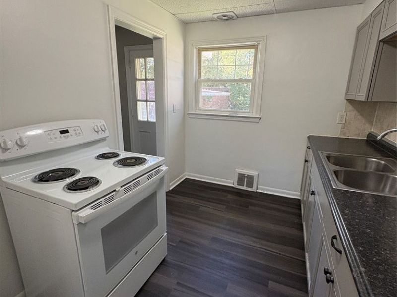 732 West Street , Niles, OH 44446 Photo 9