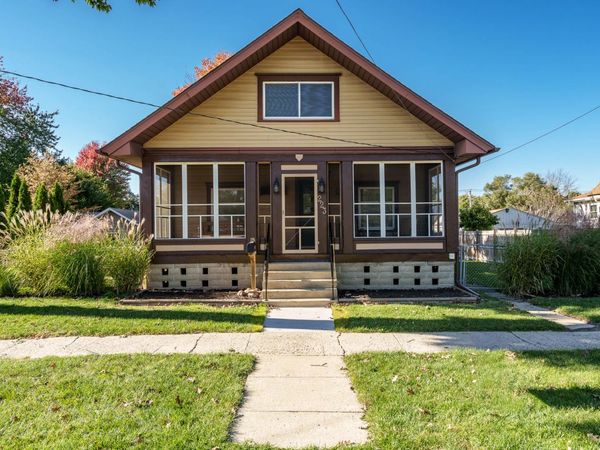 223 W Marshall Street , Belvidere, IL 61008