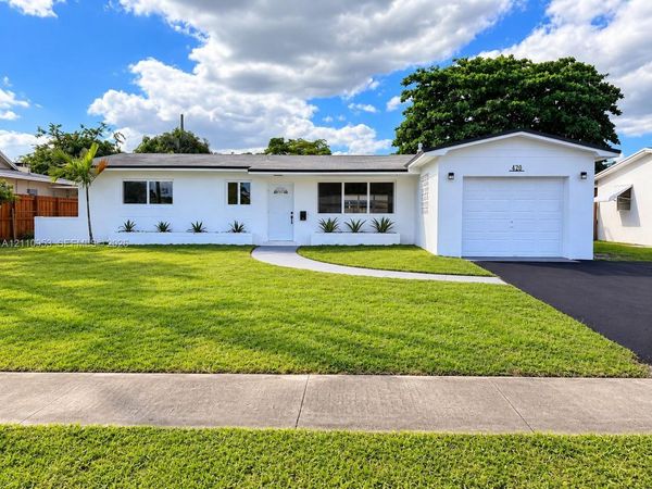 420 SW 71st Way , Pembroke Pines, FL 33023