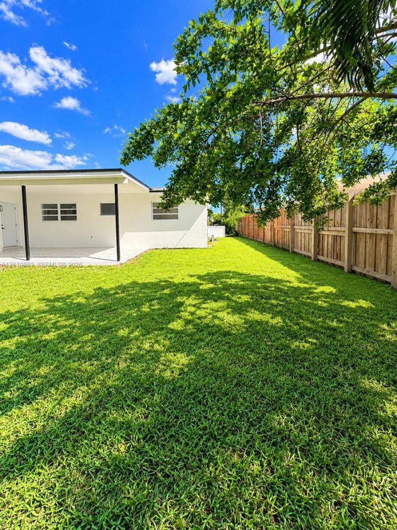 420 SW 71st Way , Pembroke Pines, FL 33023 Photo