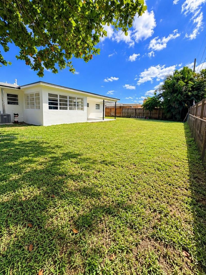 420 SW 71st Way , Pembroke Pines, FL 33023 Photo