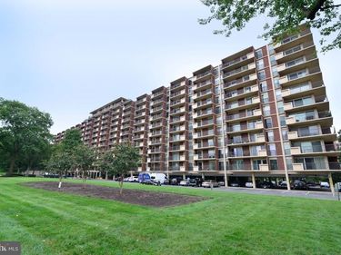1300 ARMY NAVY DRIVE , Unit 823, ARLINGTON, VA 22202