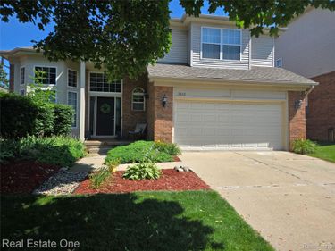 3048 Bridlewood Drive , Oakland Township, Mi 48306