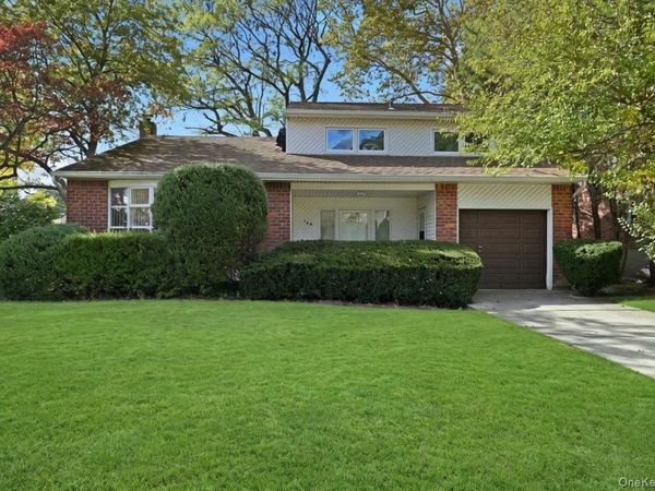 786 Bethlynn Court, East Meadow, NY 11554