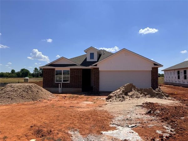 1124 E Stallion Lane, Mustang, OK 73064