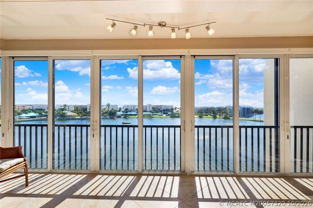 221 NE Plantation Road , Unit 403, Stuart, FL 34996 Photo