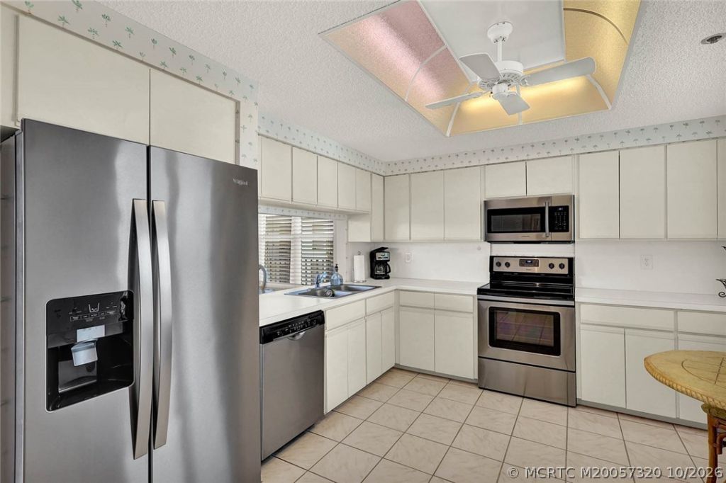 221 NE Plantation Road , Unit 403, Stuart, FL 34996 Photo