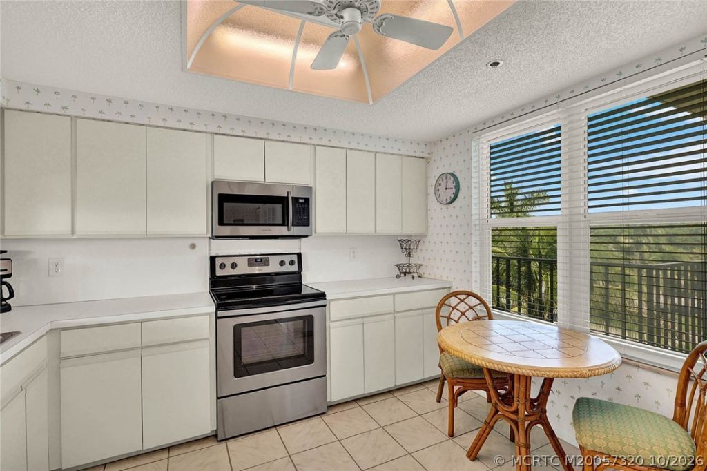 221 NE Plantation Road , Unit 403, Stuart, FL 34996 Photo
