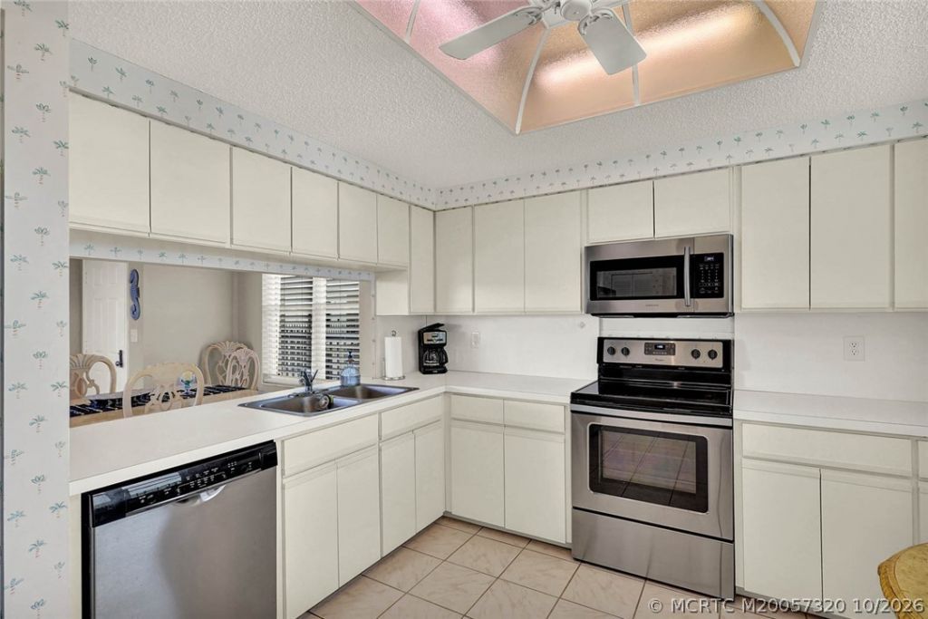 221 NE Plantation Road , Unit 403, Stuart, FL 34996 Photo